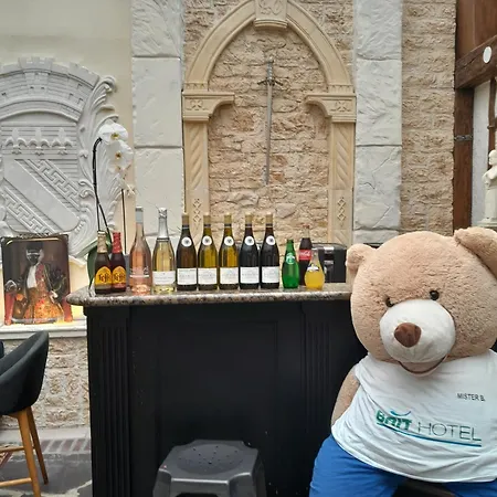 Szálloda Brit Comtes De Champagne - Centre Historique 2*