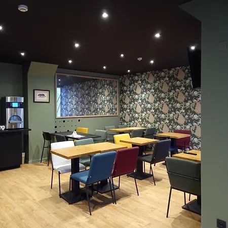 Brit Comtes De Champagne - Centre Historique Hotel 2*