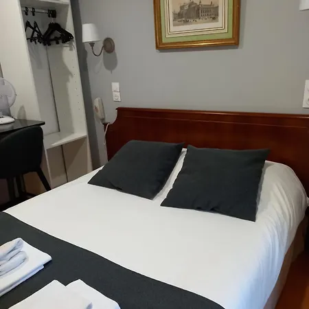 Szálloda Brit Comtes De Champagne - Centre Historique 2*