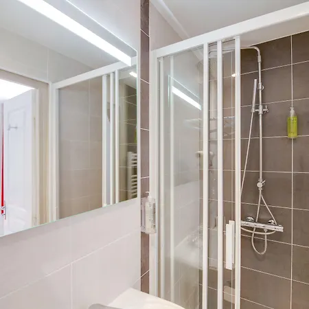 Brit Comtes De Champagne - Centre Historique 2*