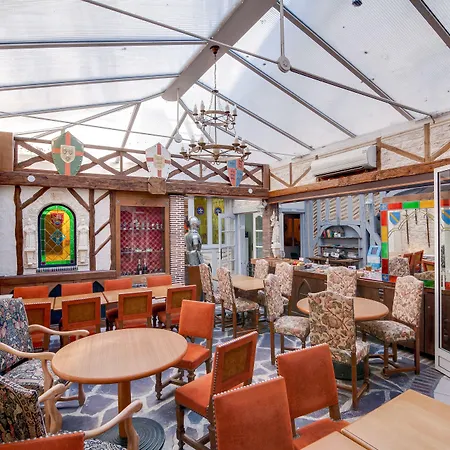 Szálloda Brit Comtes De Champagne - Centre Historique 2*