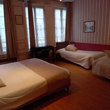 Brit Comtes De Champagne - Centre Historique Szálloda 2*