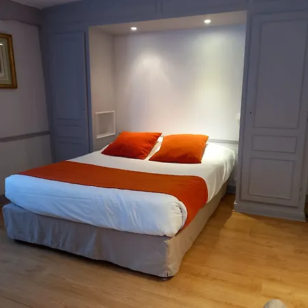 Szálloda Brit Comtes De Champagne - Centre Historique 2*