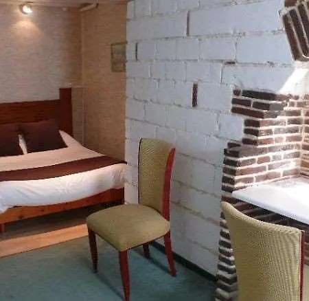 Brit Comtes De Champagne - Centre Historique Hotel 2*