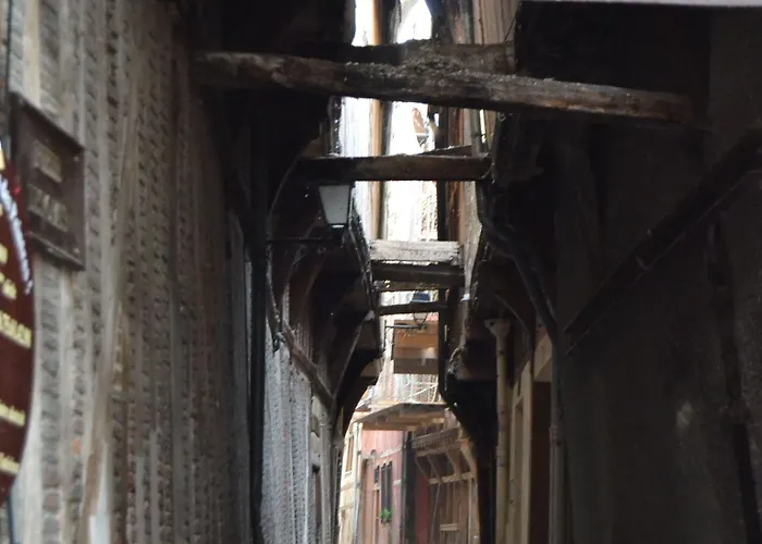 Hotel Brit Comtes De Champagne - Centre Historique 2*