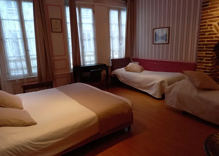 Brit Comtes De Champagne - Centre Historique Hotel 2*